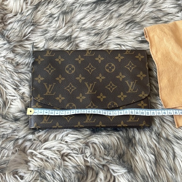 Authentic Louis Vuitton clutch - Picture 2 of 9